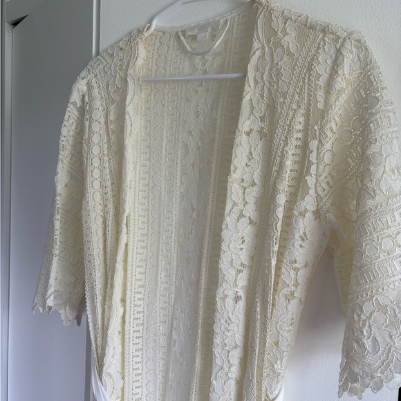 Elegant Cream Lace Robe - Picture 4 of 4